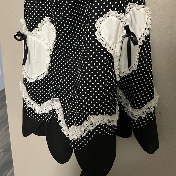 Adorable custom goth lolita apron dress with unique hem bear pockets - Picture 14 of 16